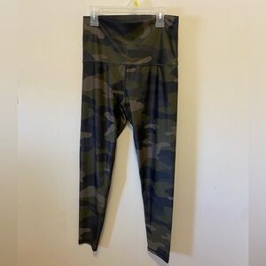 Aerie OFFLINE camo 7/8 length high rise leggings size large
